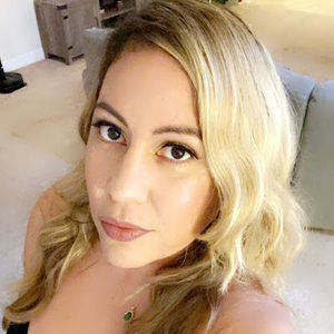 Meet your Posher, Leonor